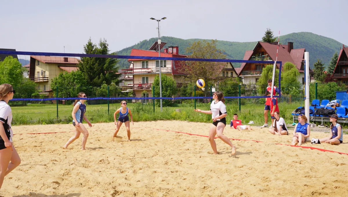 Siatkówka plażowa: o mistrzostwo wśród szkół średnich