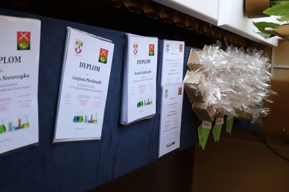 VI Gminny Konkurs Chemiczny w Szkole Podstawowej w Pisarzowej - zdjęcie 10