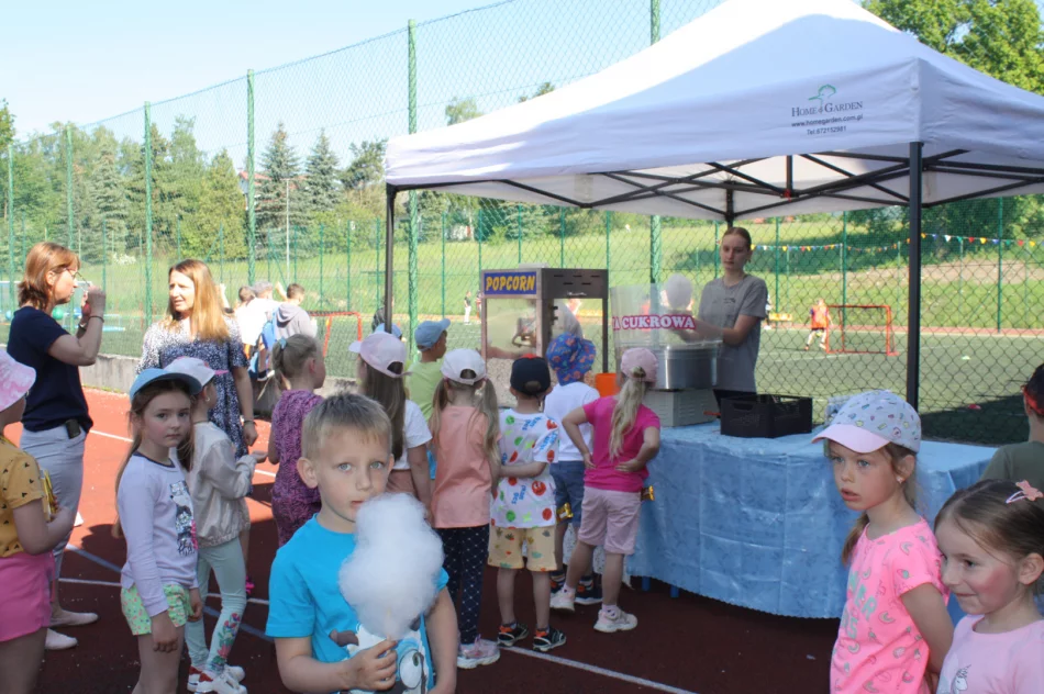 Piknik integracyjny z okazji Dnia Dziecka w Szkole Podstawowej w Męcinie - zdjęcie 6