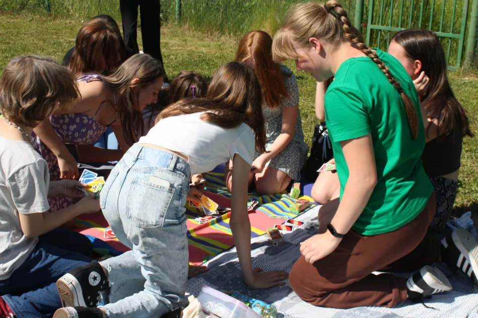 Piknik integracyjny z okazji Dnia Dziecka w Szkole Podstawowej w Męcinie - zdjęcie 8