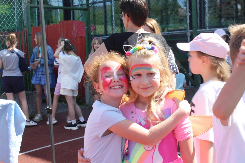 Piknik integracyjny z okazji Dnia Dziecka w Szkole Podstawowej w Męcinie - zdjęcie 11