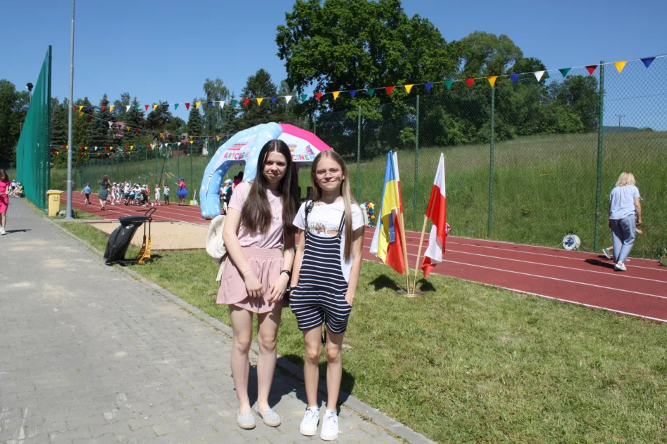 Piknik integracyjny z okazji Dnia Dziecka w Szkole Podstawowej w Męcinie - zdjęcie 14