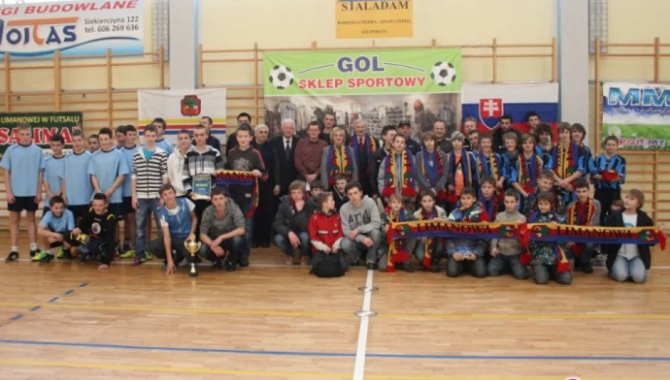 XVII Halowy Turniej Piłki Nożnej Trampkarzy o Puchar Burmistrza Miasta Limanowa - zdjęcie 1