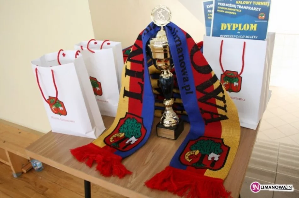 XVII Halowy Turniej Piłki Nożnej Trampkarzy o Puchar Burmistrza Miasta Limanowa - zdjęcie 3