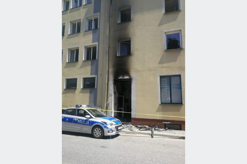 Tarnów: Policja ujęła podejrzewanego o podpalenie klatki schodowej w bloku - zdjęcie 7