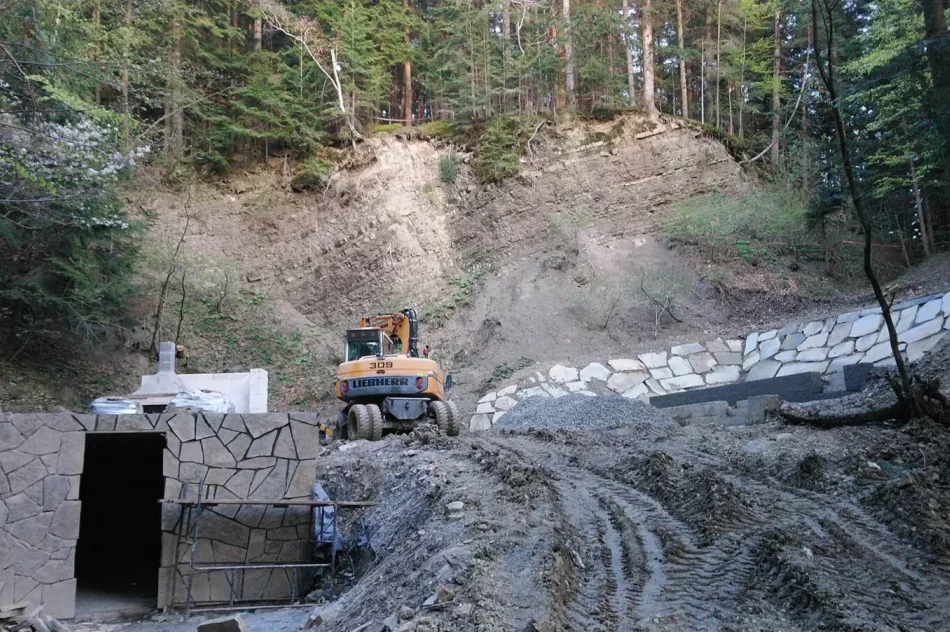 Odnawiają zdegradowane miejsce spotkań - kamieniołom - zdjęcie 2