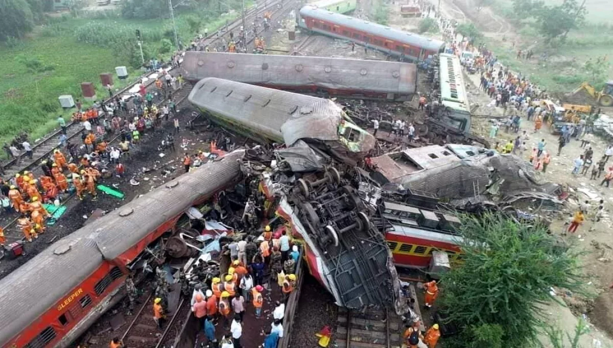 Katastrofa kolejowa w Indiach: liczba ofiar śmiertelnych sięga 288