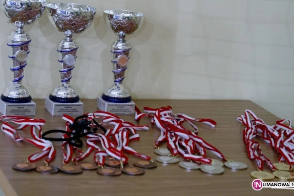 Mikołajkowy Otwarty Turniej Mini Piłki Siatkowej Dziewcząt - zdjęcie 2