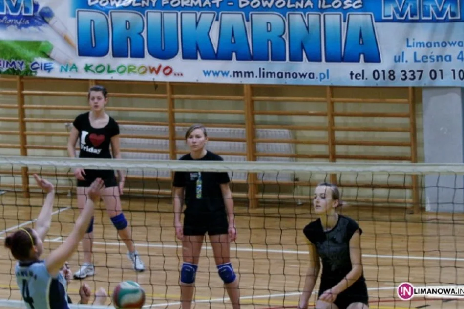 Mikołajkowy Otwarty Turniej Mini Piłki Siatkowej Dziewcząt - zdjęcie 3