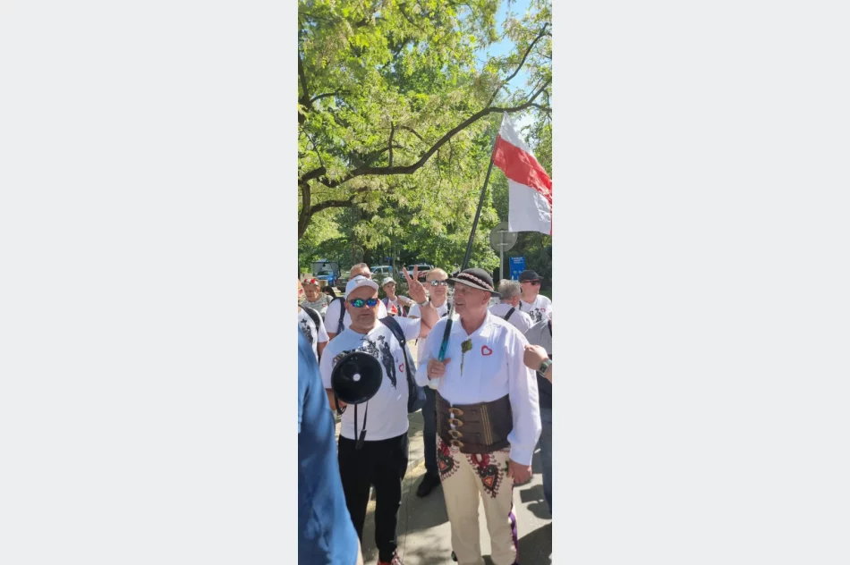 Limanowianie na "Wielkim Marszu" w Warszawie (zdjęcia) - zdjęcie 9
