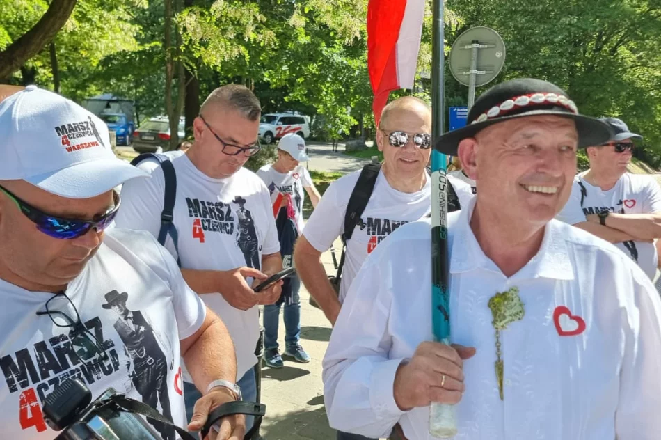 Limanowianie na "Wielkim Marszu" w Warszawie (zdjęcia) - zdjęcie 11