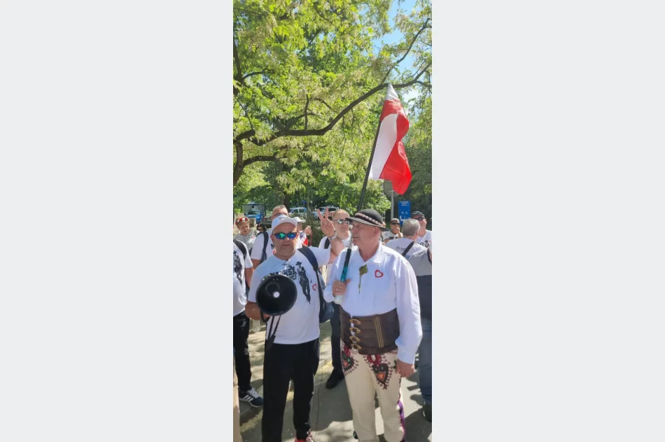 Limanowianie na "Wielkim Marszu" w Warszawie (zdjęcia) - zdjęcie 13