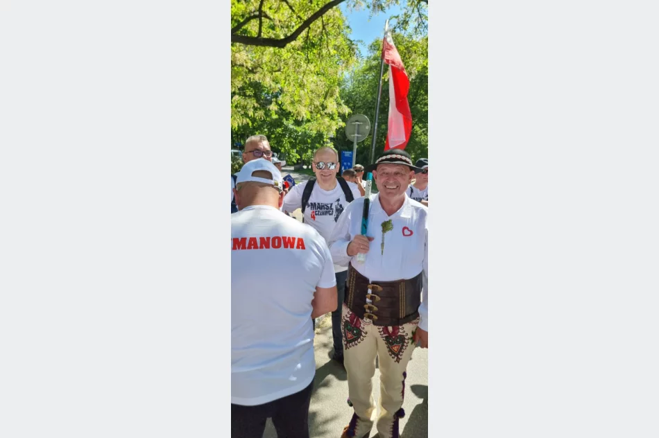 Limanowianie na "Wielkim Marszu" w Warszawie (zdjęcia) - zdjęcie 18