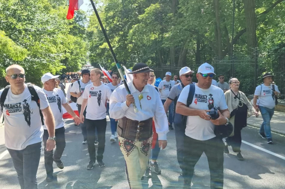 Limanowianie na "Wielkim Marszu" w Warszawie (zdjęcia) - zdjęcie 19