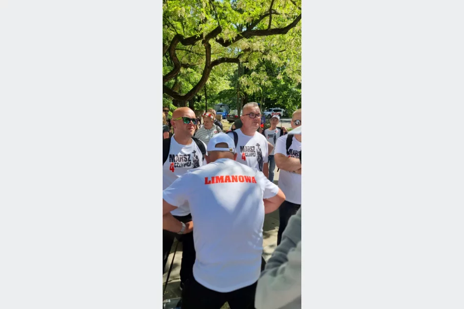 Limanowianie na "Wielkim Marszu" w Warszawie (zdjęcia) - zdjęcie 20