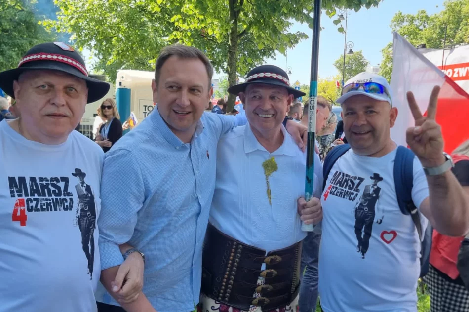 Limanowa na marszu w Warszawie - “To nie jest kraj PiS, tylko wszystkich obywateli” - zdjęcie 12