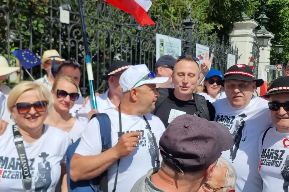 Limanowa na marszu w Warszawie - “To nie jest kraj PiS, tylko wszystkich obywateli” - zdjęcie 5
