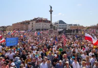 Marsz: według służb 100 a 150 tys. osób, według organizatorów 500 tys. osób - zdjęcie główne