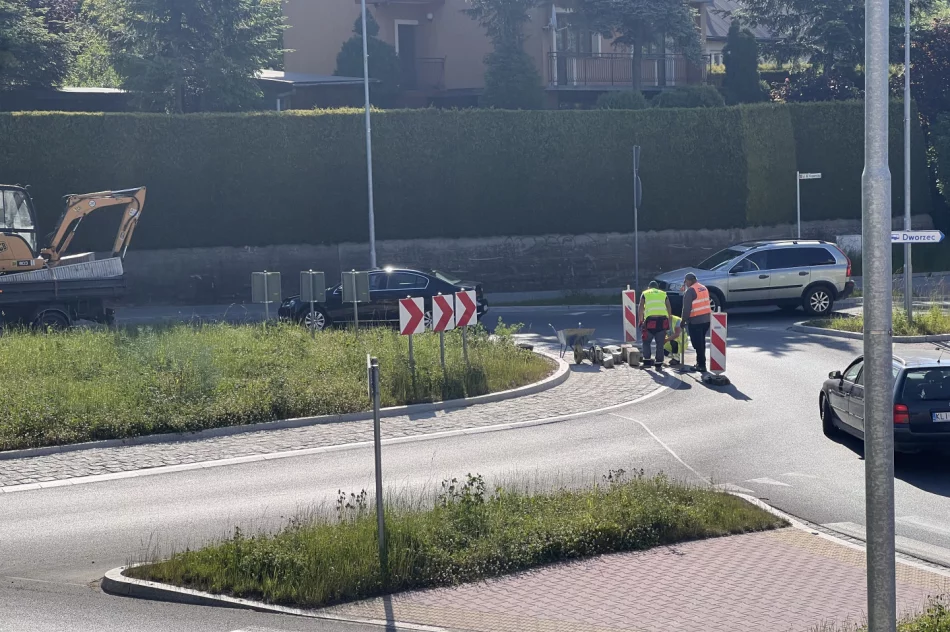 Utrudnienia na rondzie - zdjęcie 3