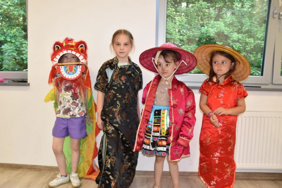 Warsztaty międzypokoleniowe „Podróże po Chińskim Murze” w MBP - zdjęcie 4