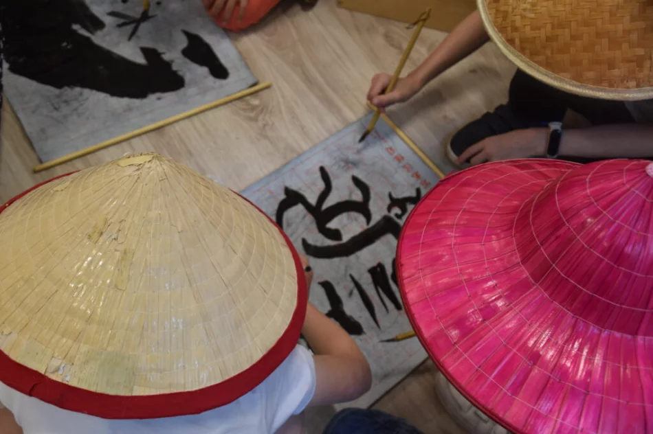 Warsztaty międzypokoleniowe „Podróże po Chińskim Murze” w MBP - zdjęcie 5