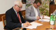 Podpisano umowy na opracowanie dokumentacji budowy chodnika przy ul. Czecha oraz budowy chodnika przy ul. Polnej - zdjęcie 3