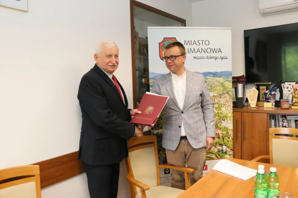 Podpisano umowy na opracowanie dokumentacji budowy chodnika przy ul. Czecha oraz budowy chodnika przy ul. Polnej - zdjęcie 4