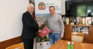 Podpisano umowy na opracowanie dokumentacji budowy chodnika przy ul. Czecha oraz budowy chodnika przy ul. Polnej - zdjęcie 5