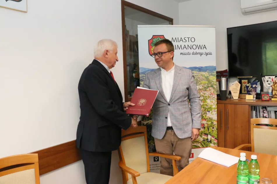 Podpisano umowy na opracowanie dokumentacji budowy chodnika przy ul. Czecha oraz budowy chodnika przy ul. Polnej - zdjęcie 7