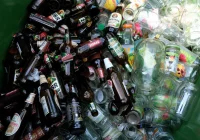 Rząd przyjął projekt. Kaucja za butelki szklane, plastikowe i puszki - 50 gr - zdjęcie główne