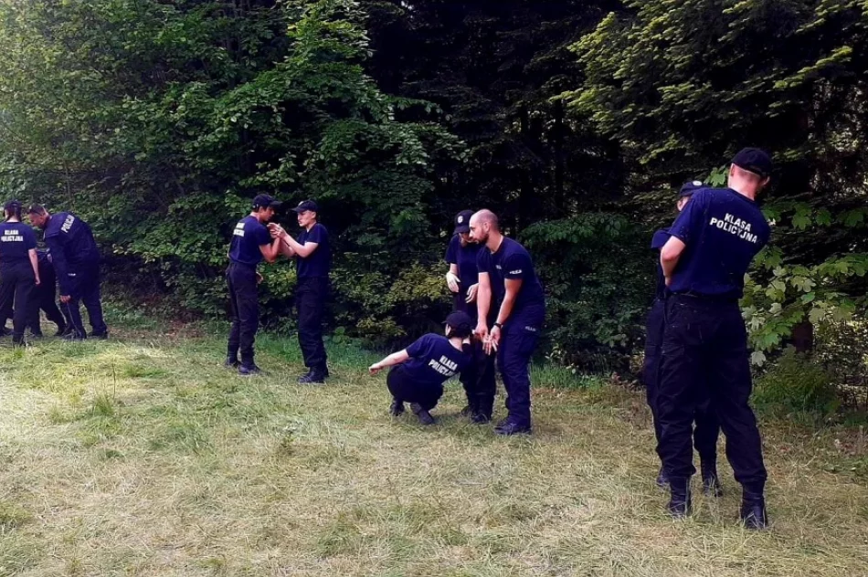 Policjanci szkolili młodzież  - zdjęcie 3