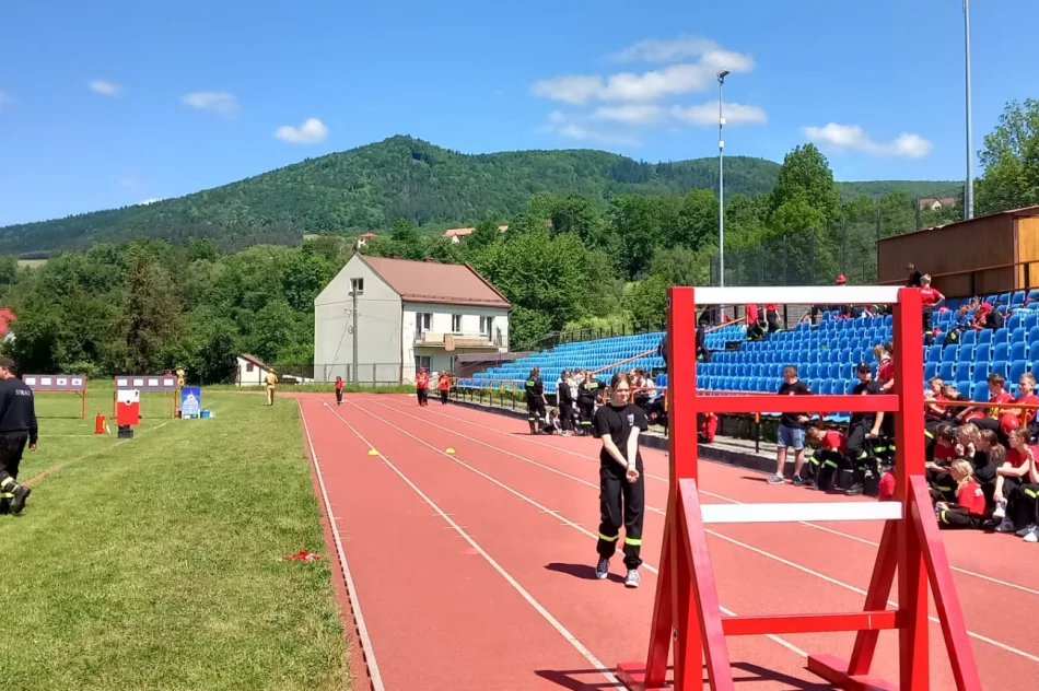 Zmagania młodych strażaków - zdjęcie 2