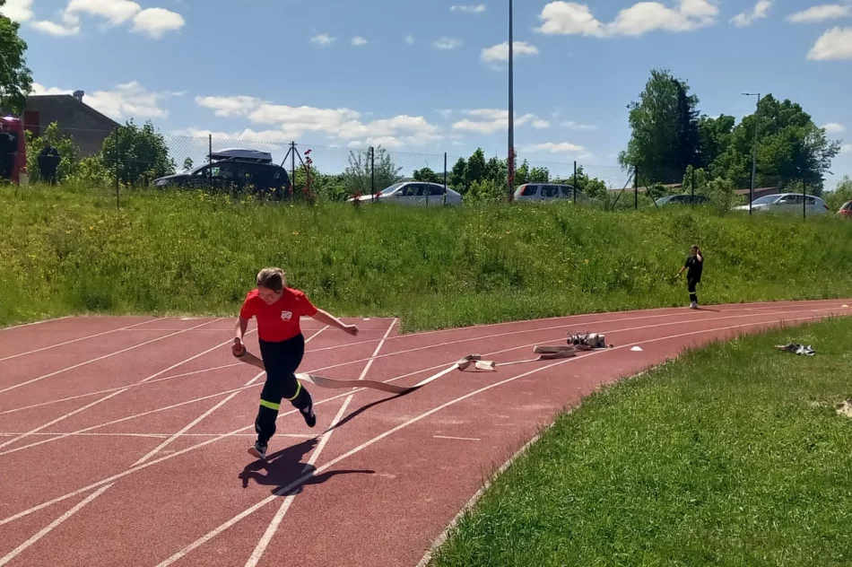 Zmagania młodych strażaków - zdjęcie 4