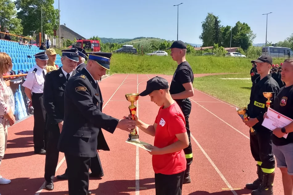 Zmagania młodych strażaków - zdjęcie 10