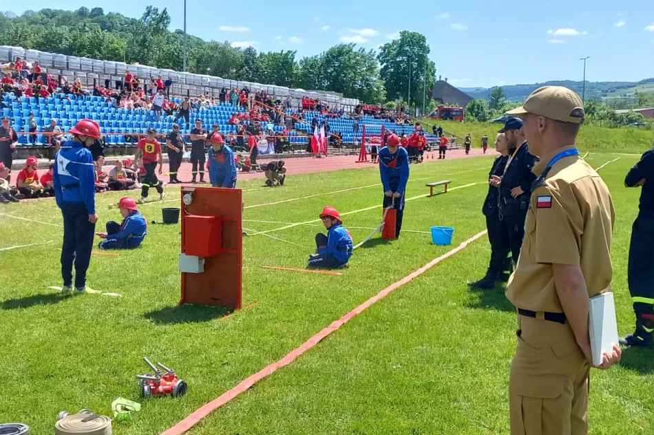 Zmagania młodych strażaków - zdjęcie 13