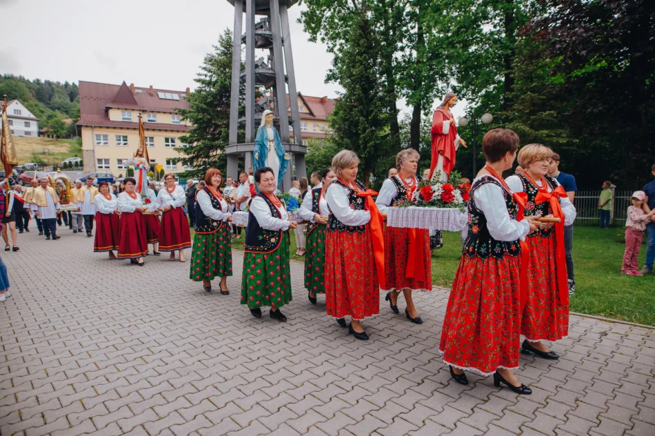 Uroczystość Bożego Ciała 2023 w Parafii pw św. Józefa Rzemieślnika w Starej Wsi - zdjęcie 10