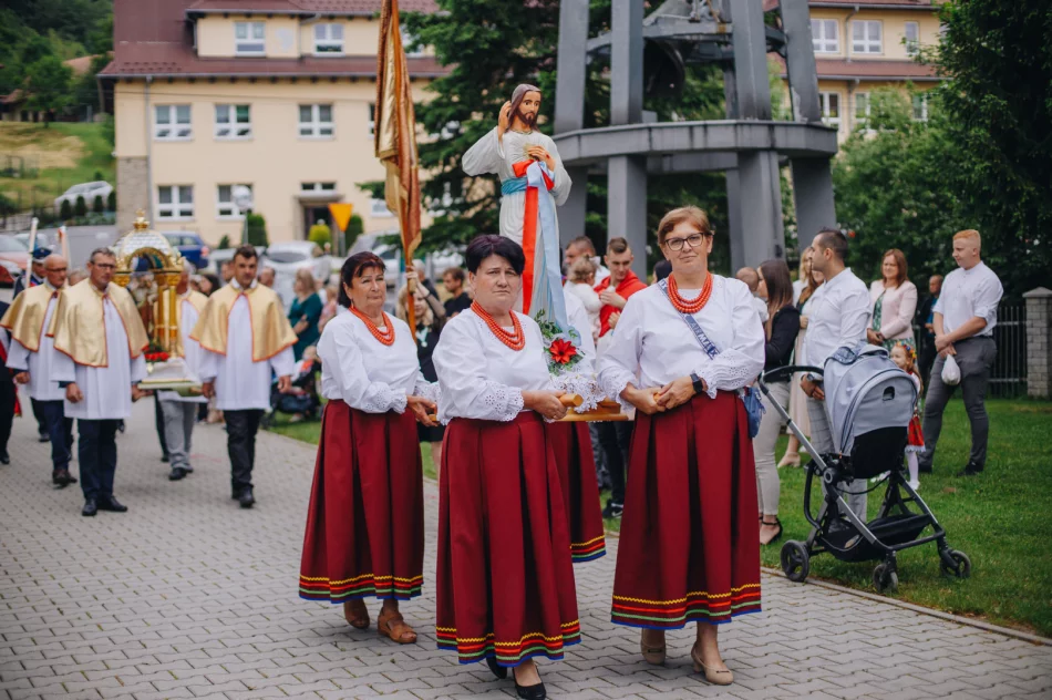 Uroczystość Bożego Ciała 2023 w Parafii pw św. Józefa Rzemieślnika w Starej Wsi - zdjęcie 12
