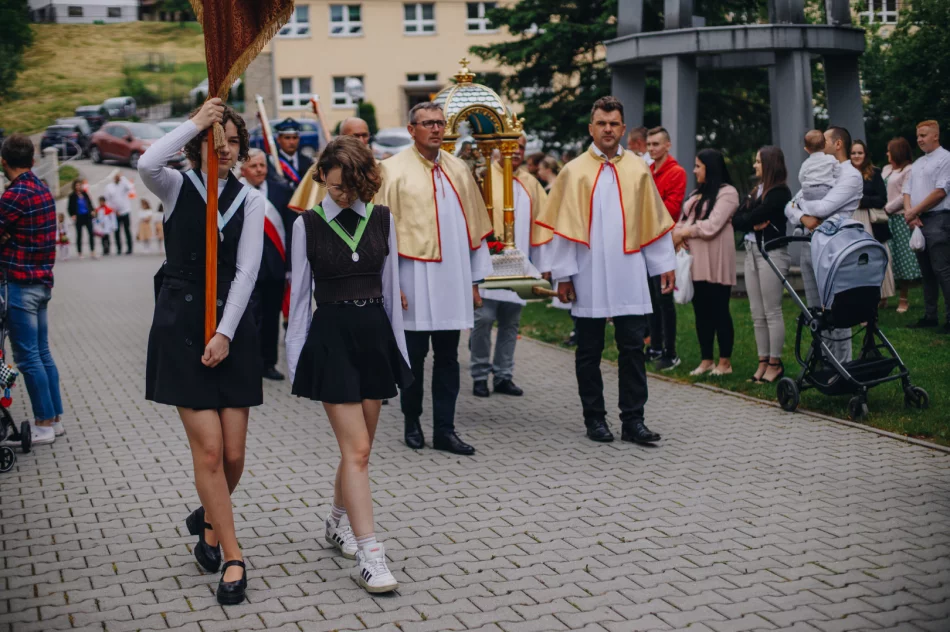 Uroczystość Bożego Ciała 2023 w Parafii pw św. Józefa Rzemieślnika w Starej Wsi - zdjęcie 15