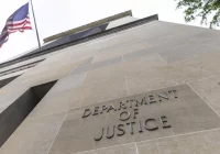 USA: Donald Trump z 37 zarzutami umyślnego przetrzymywania tajnych dokumentów i utrudniania śledztwa - zdjęcie główne