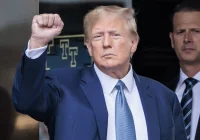 USA: Trump postawiony w stan oskarżenia  - zdjęcie główne