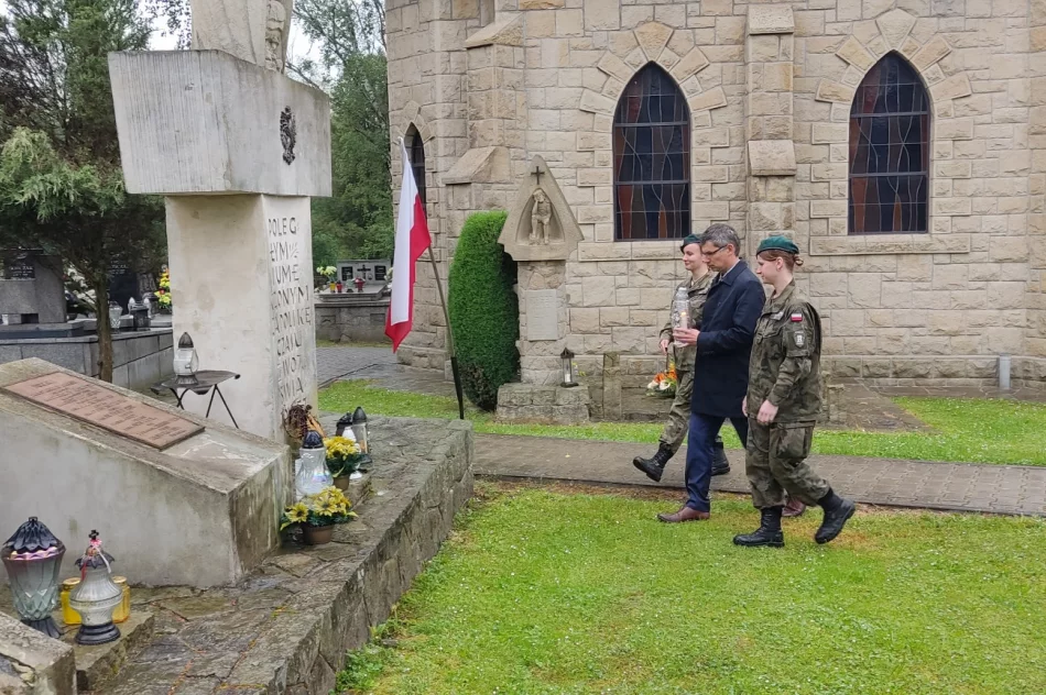 XVI Rajd Górski Szlakiem Papieskim w Tymbarku: w hołdzie Świętemu Janowi Pawłowi II - zdjęcie 2