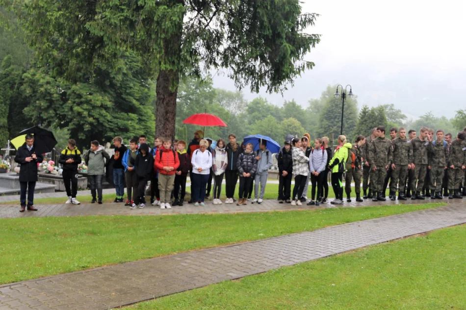 XVI Rajd Górski Szlakiem Papieskim w Tymbarku: w hołdzie Świętemu Janowi Pawłowi II - zdjęcie 4