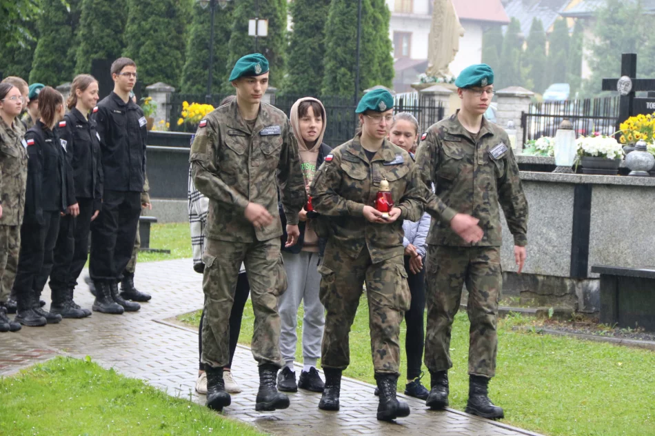 XVI Rajd Górski Szlakiem Papieskim w Tymbarku: w hołdzie Świętemu Janowi Pawłowi II - zdjęcie 5