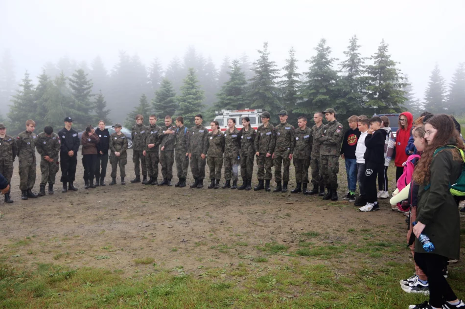 XVI Rajd Górski Szlakiem Papieskim w Tymbarku: w hołdzie Świętemu Janowi Pawłowi II - zdjęcie 12