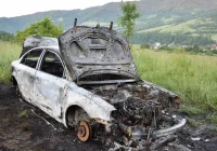 Porwali i pobili mężczyznę, spalili jego auto - zdjęcie główne