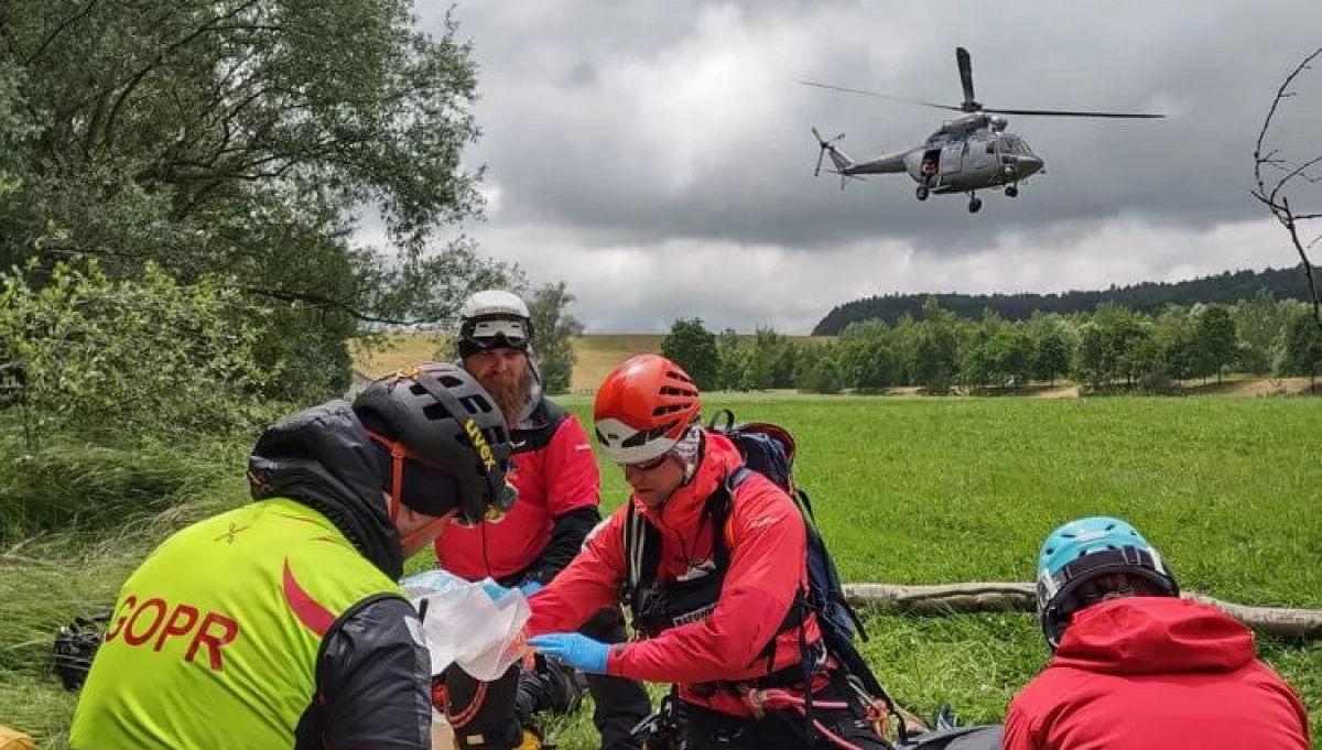 GOPR i Policja połączyły siły w szkoleniu z udziałem śmigłowca