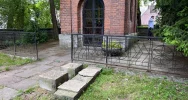 Zabytkowa ławka i rynna uszkodzona. Kamera... atrapą?  - zdjęcie 3