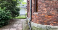 Zabytkowa ławka i rynna uszkodzona. Kamera... atrapą?  - zdjęcie 5