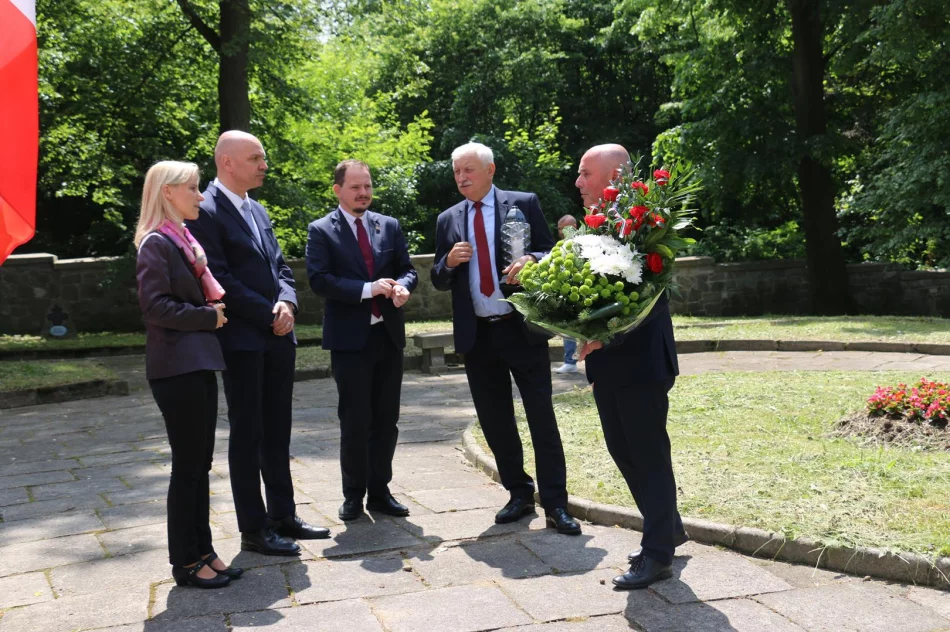 Wizyta delegacji z Instytutu i Muzeum Historii Wojskowości w Budapeszcie oraz Konsula Generalnego Węgier w Mieście Limanowa - zdjęcie 3