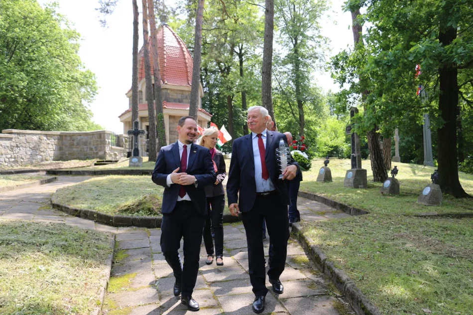 Wizyta delegacji z Instytutu i Muzeum Historii Wojskowości w Budapeszcie oraz Konsula Generalnego Węgier w Mieście Limanowa - zdjęcie 6
